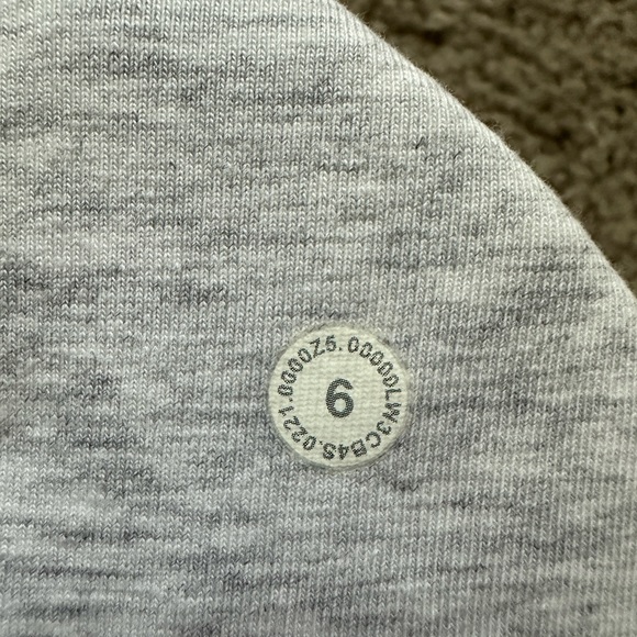 Lululemon hoodie with kangaroo pouch, size 6 - Picture 4 of 4